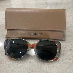 Burberry Cat Eye  Sunglasses Vintage Check/Dark Grey NEW